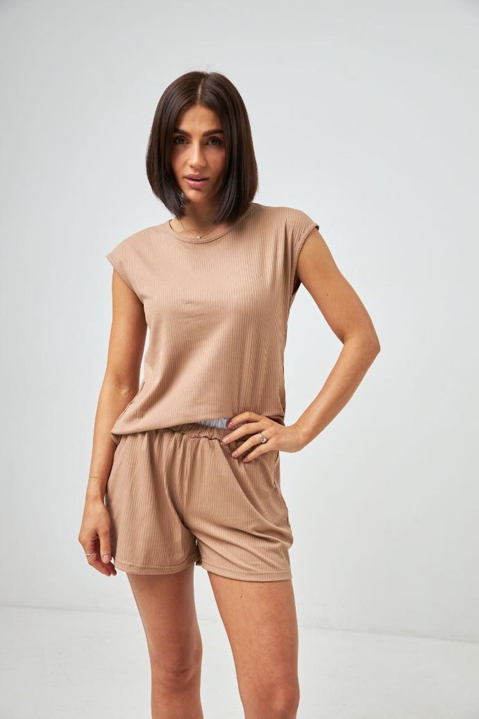 Футболка зі спущеним плечем